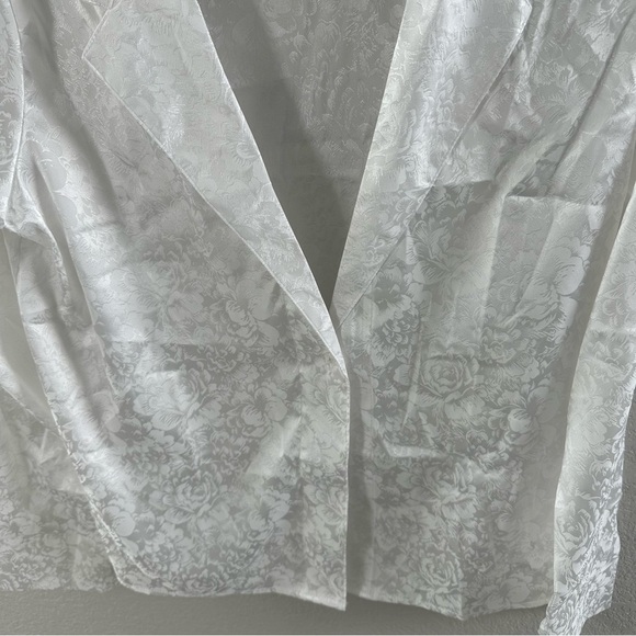 Resa Revolve perfect blouse in white - Picture 5 of 10